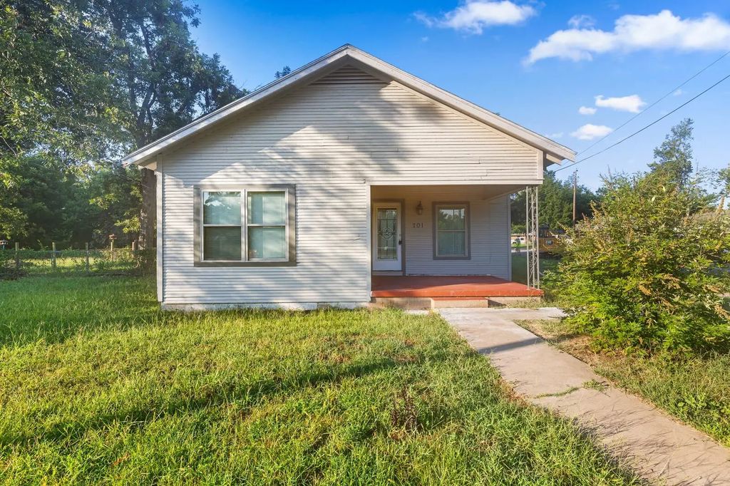701 E 15th Street, Cameron
