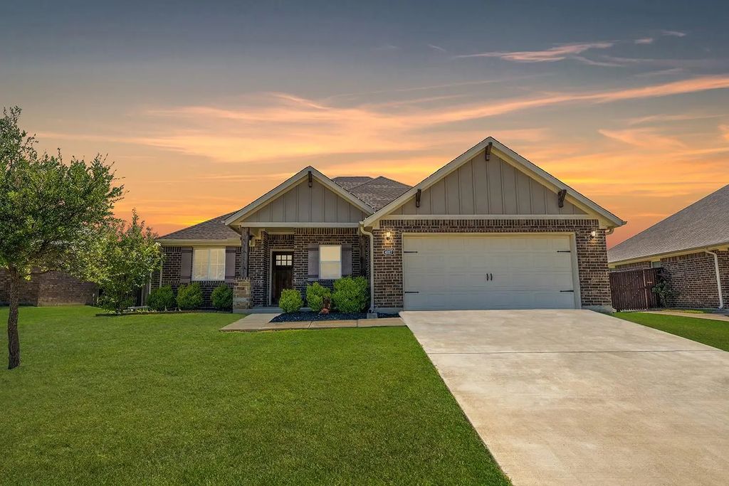 4017 Kensington Drive, Sanger