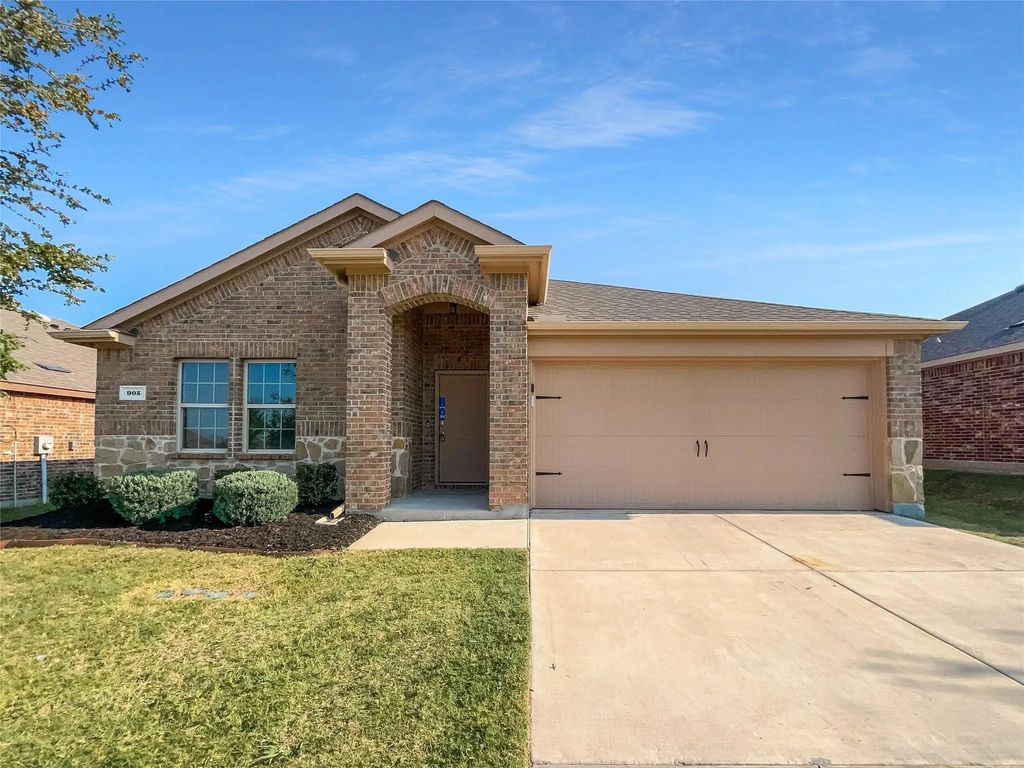 905 English Drive, Aubrey