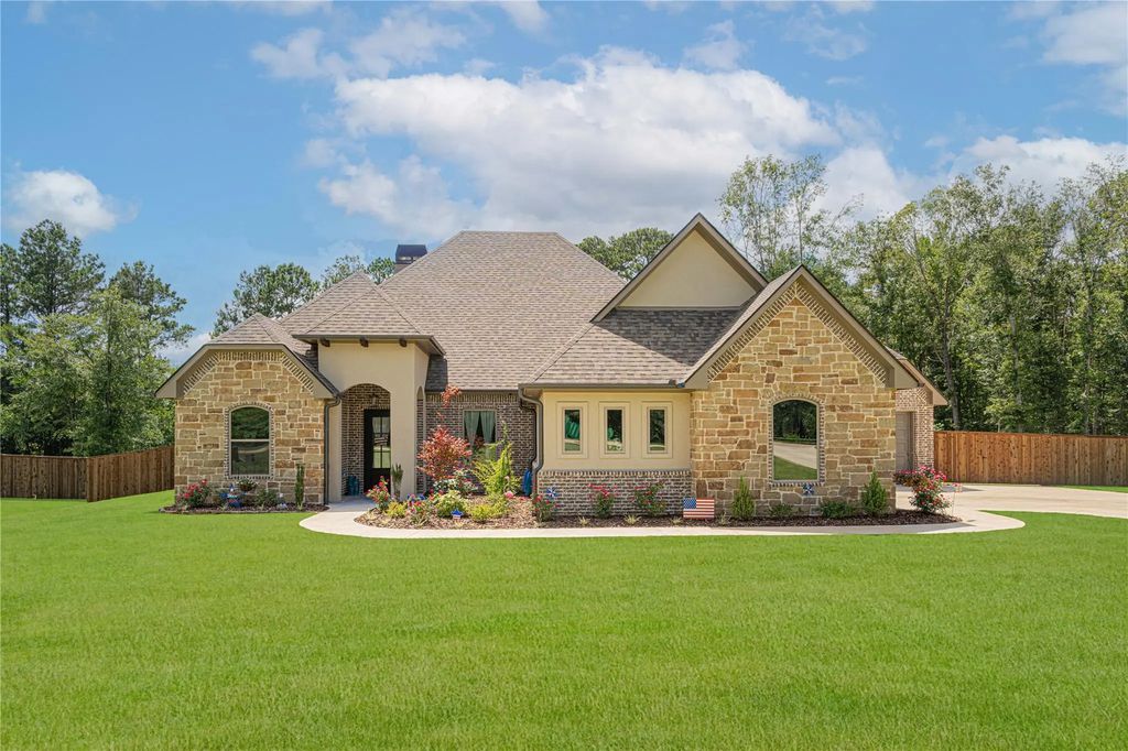 125 Thorn Briar, Longview