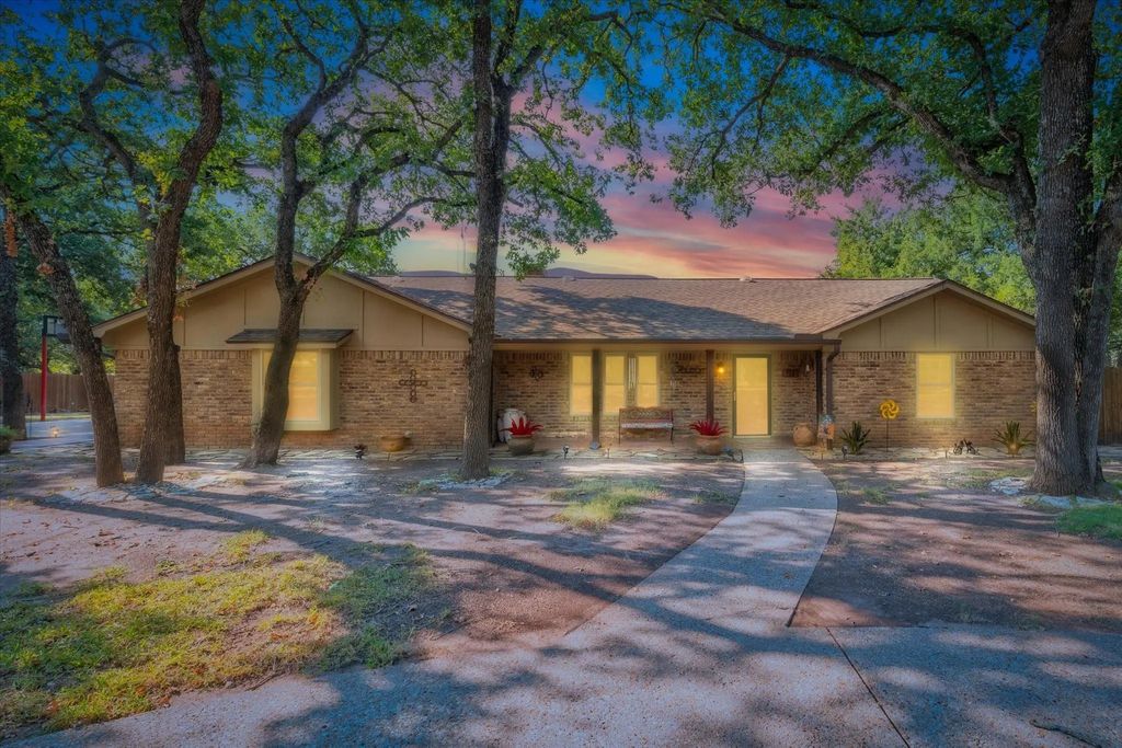 786 Eagle Canyon Drive, China Spring