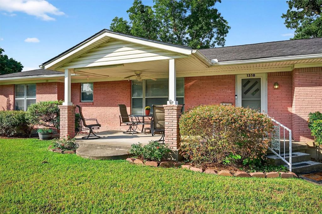 1318 Kessler Boulevard, Sherman