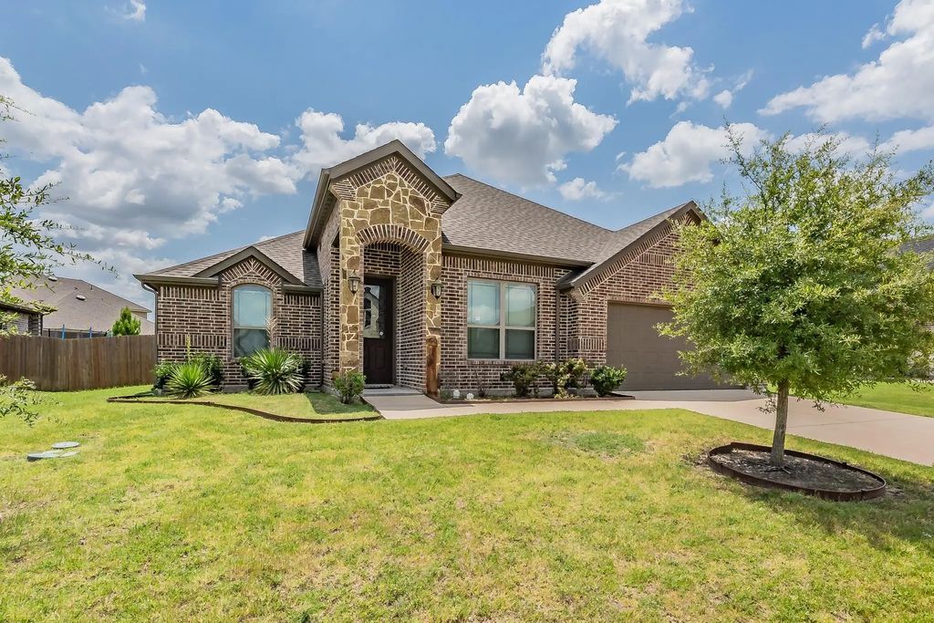 452 Wintergreen Drive, Waxahachie