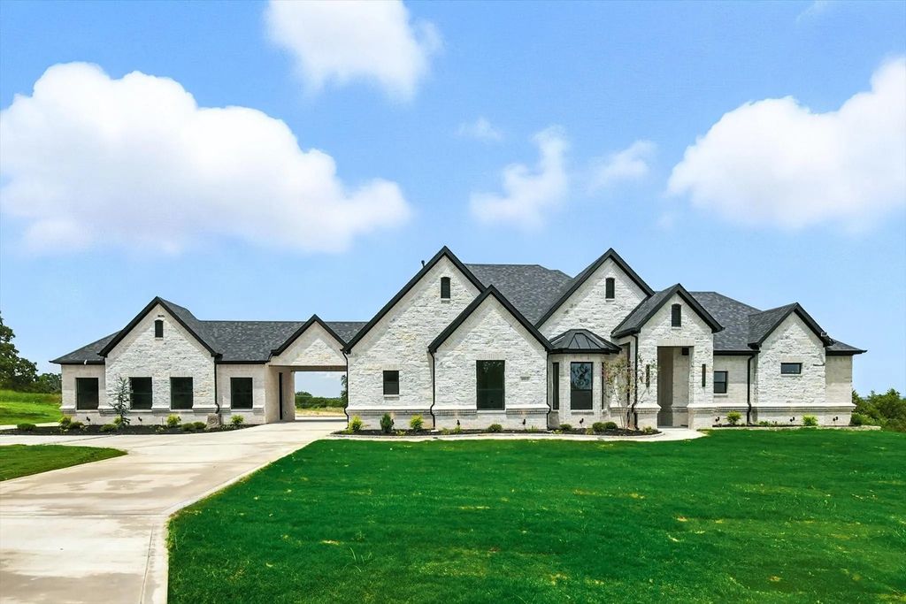 1012 Andy Ranch Court, Azle