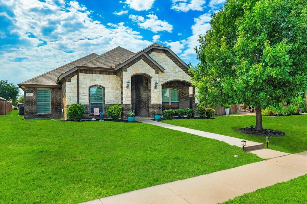 3055 Carlton Parkway, Waxahachie