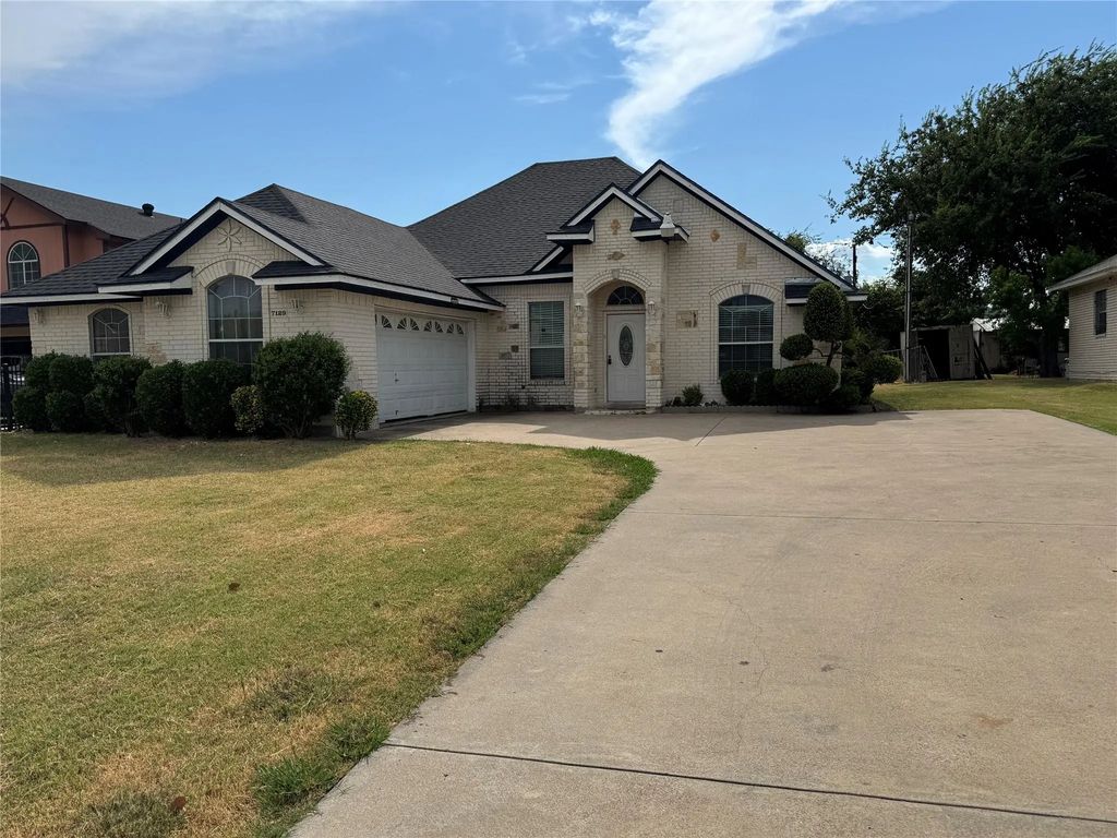 7129 Bob Hanger Street, Fort Worth
