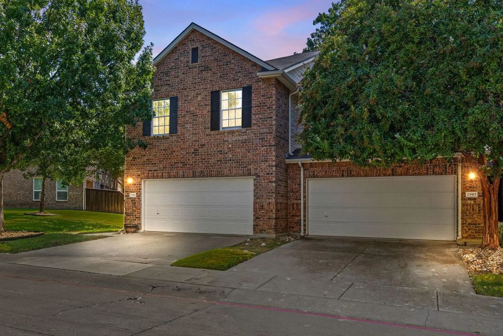 2901 Muirfield Drive, Lewisville