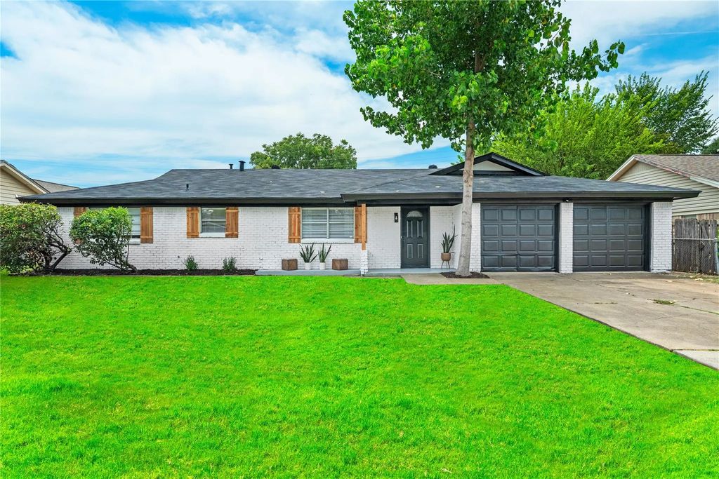 7004 Corona Drive, North Richland Hills