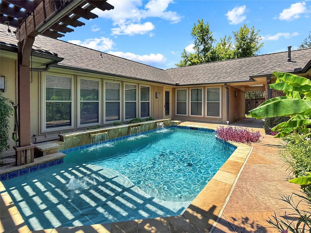 13027 Harkness Drive, Dallas