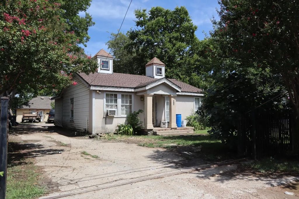824 Carbona Drive, Dallas