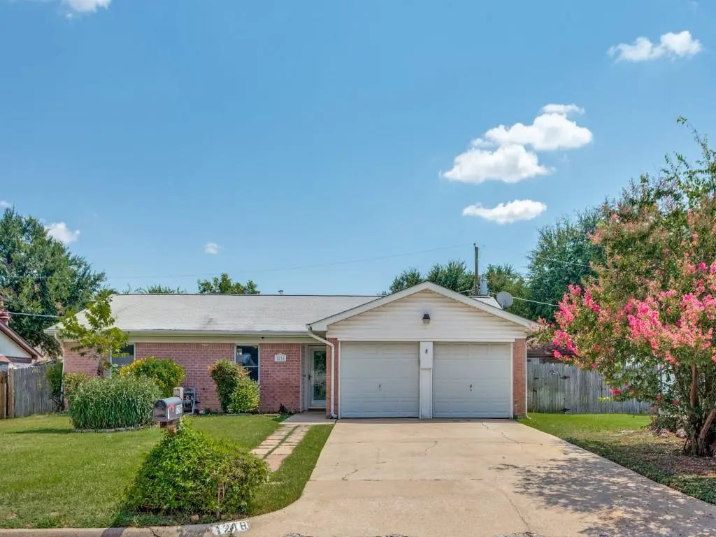 1216 Manning Street, Benbrook