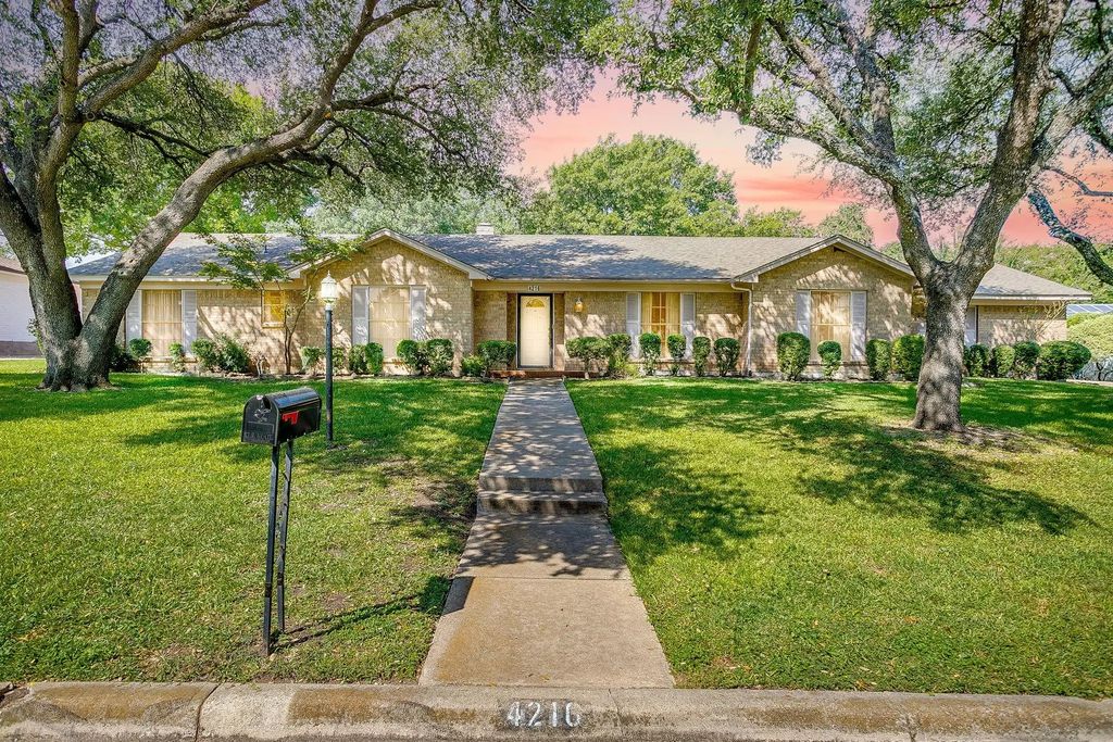 4216 Winding Way, Benbrook