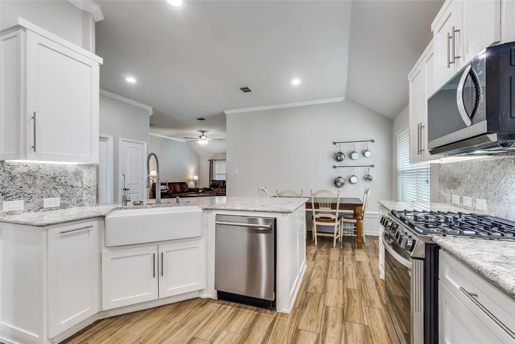 3545 Twin Pines Drive, Fort Worth