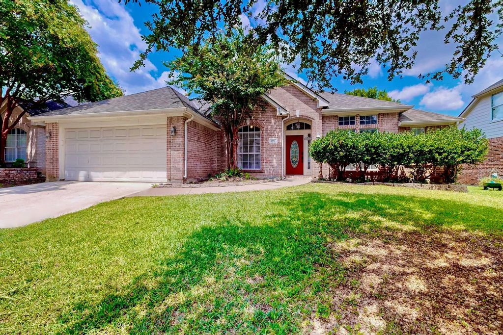 2105 Perry Drive, Mansfield