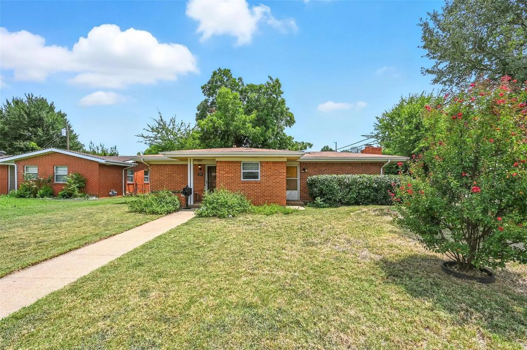 2450 Cambridge Drive, Irving