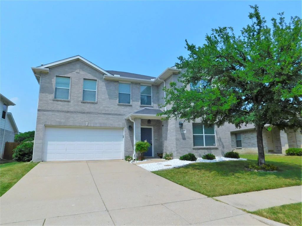 1107 Mockingbird Drive, Aubrey
