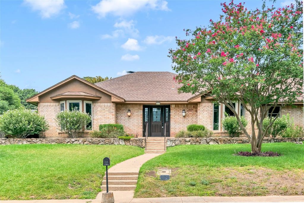 311 Woodbrook Drive, DeSoto