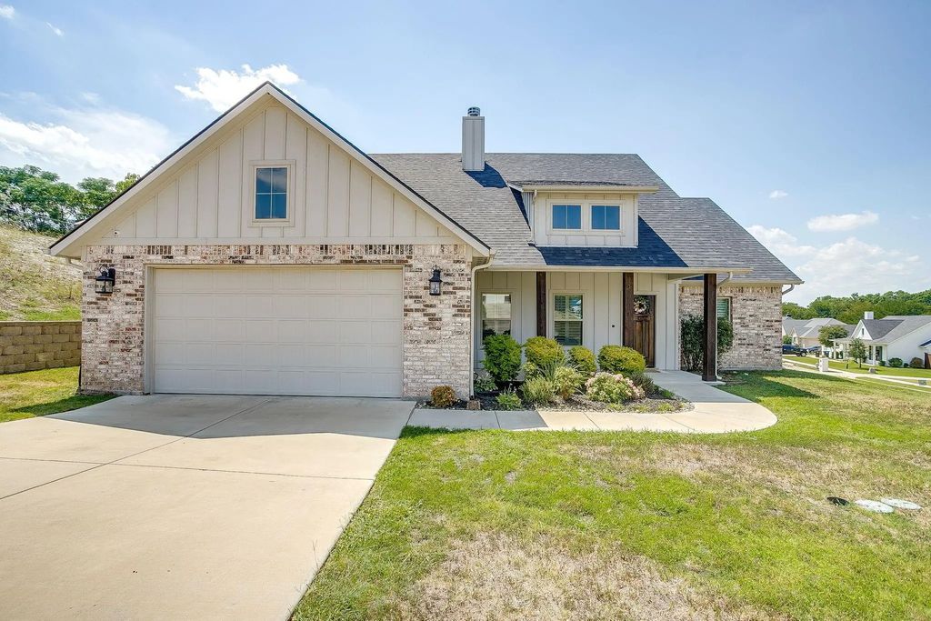4725 Roxanne Court, Fort Worth