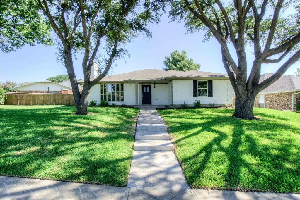 2051 Oakbluff Drive, Carrollton