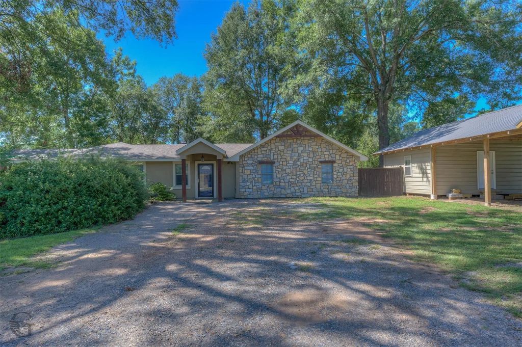 319 Larkin Street, Benton