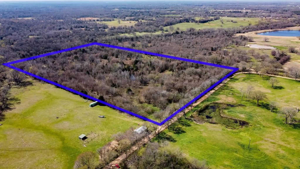 800 County Road 2390, Pickton