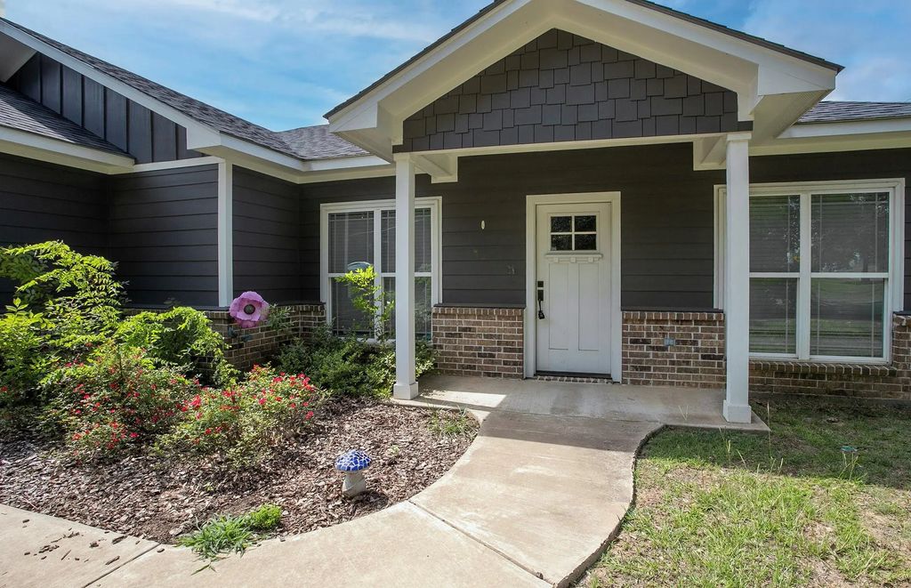 416 W South Street, Lindale
