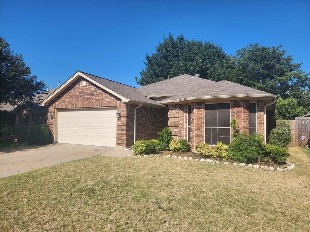 2131 Ridgecliff Drive, Keller