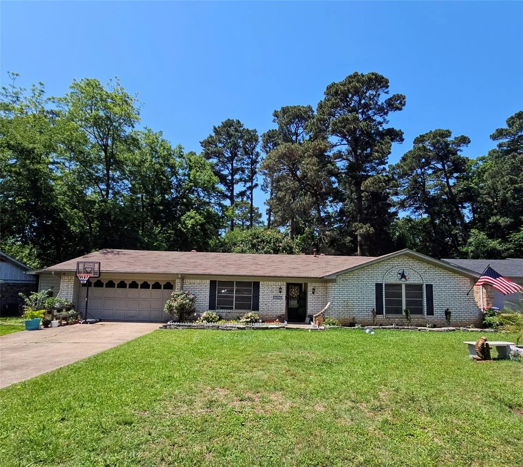 1005 Seminole Lane, Longview