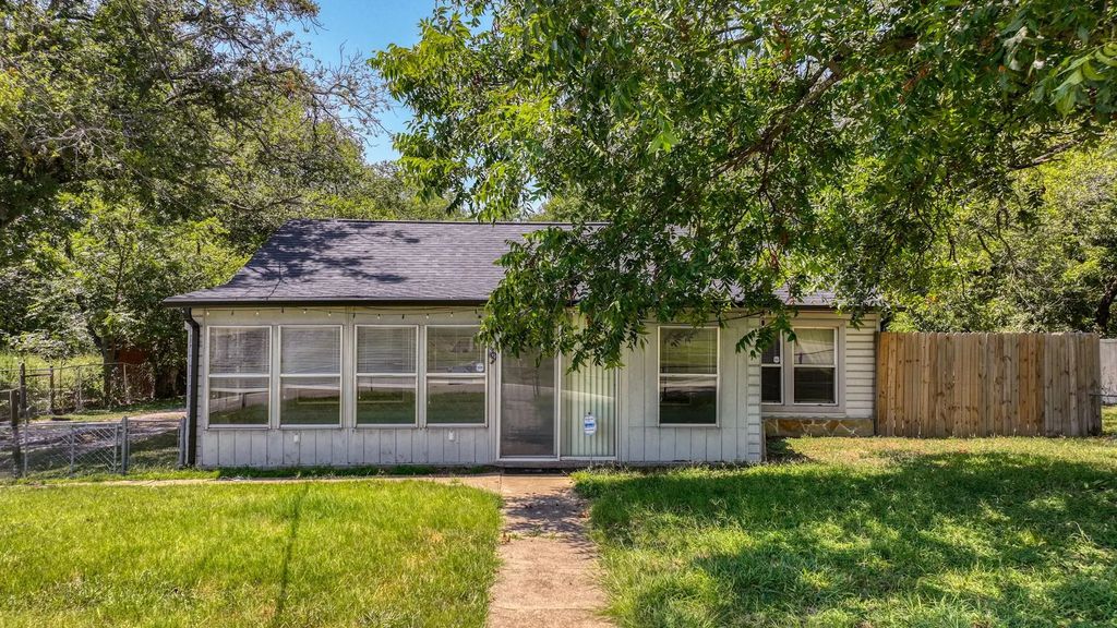 109 N Mill Street, Weatherford
