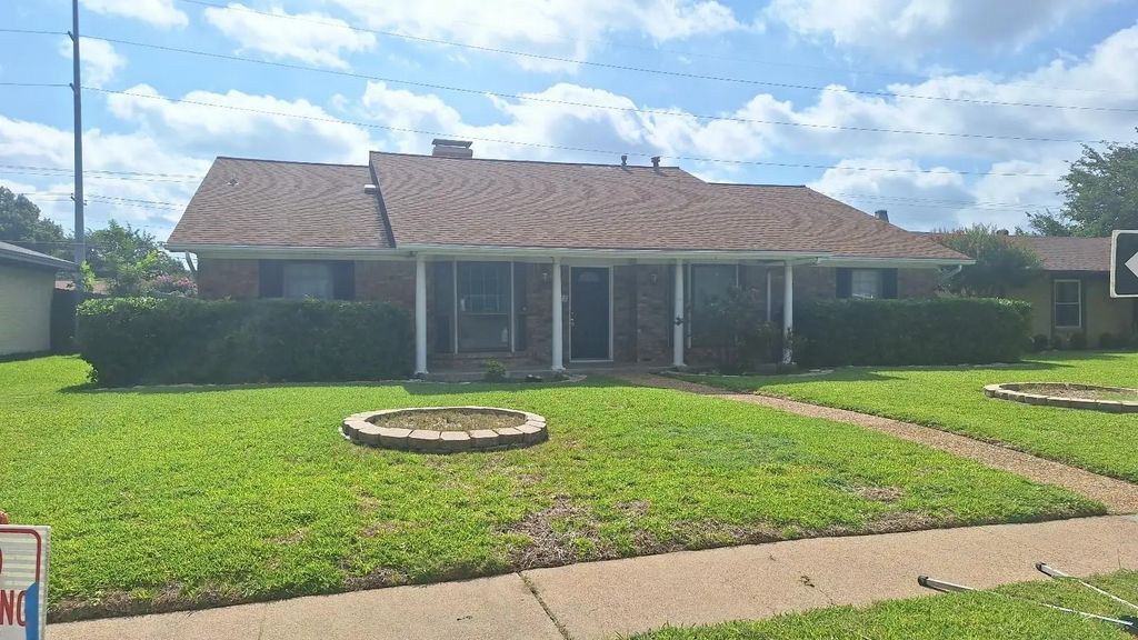 222 Mistletoe Drive, Richardson