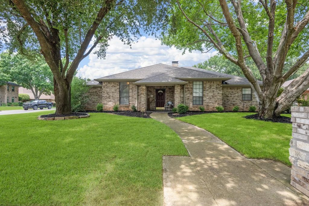 1001 Chasemore Drive, Mansfield