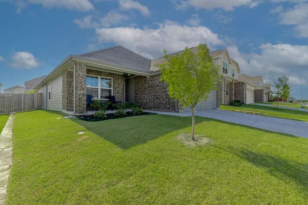 9921 Flying Wing Way, Fort Worth