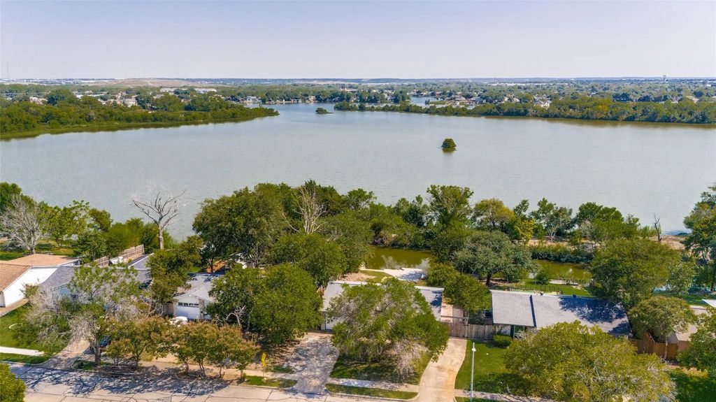 1668 Rusdell Drive, Irving