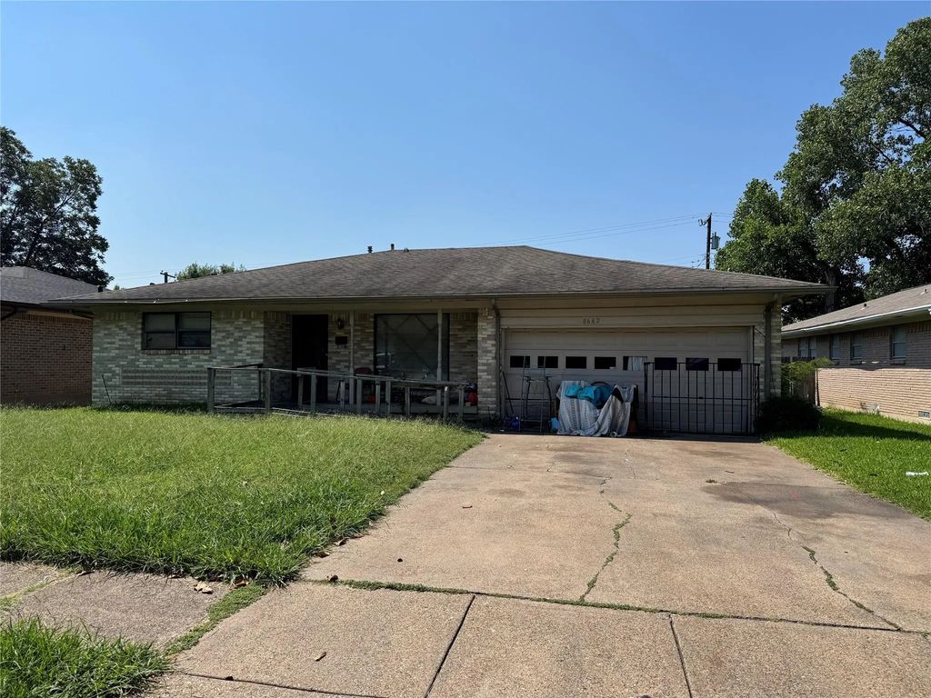 8642 Barclay Street, Dallas