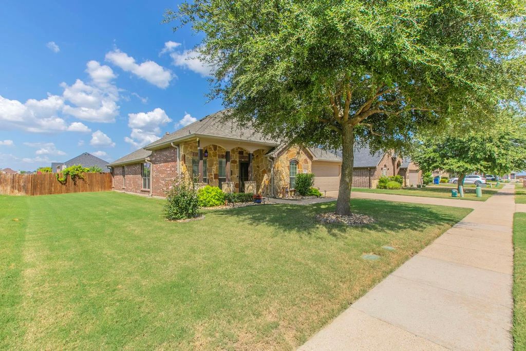 125 Sumac Drive, Waxahachie