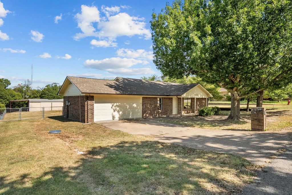 1402 King Street, Weatherford