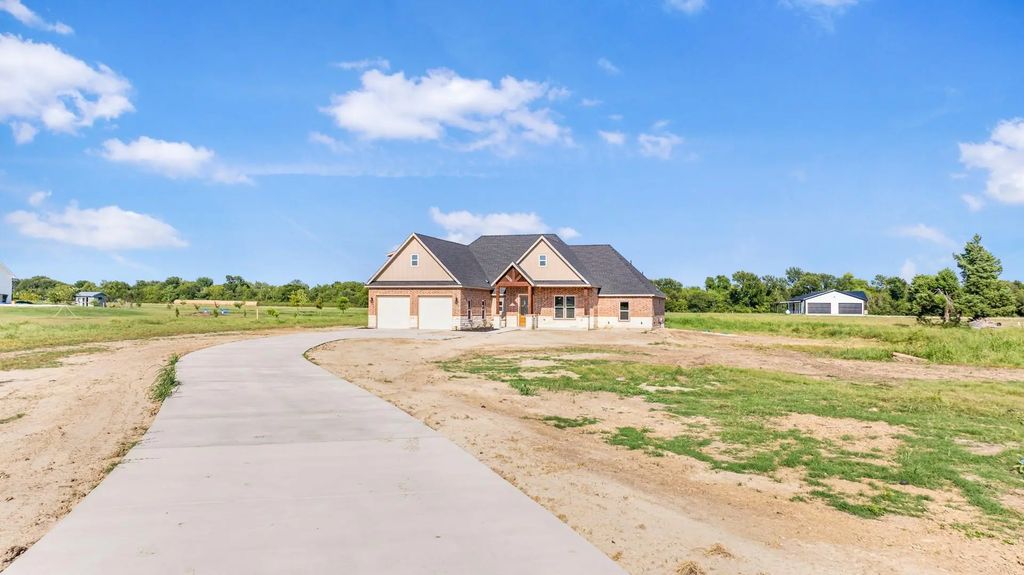 1467 Fm 1737, Greenville