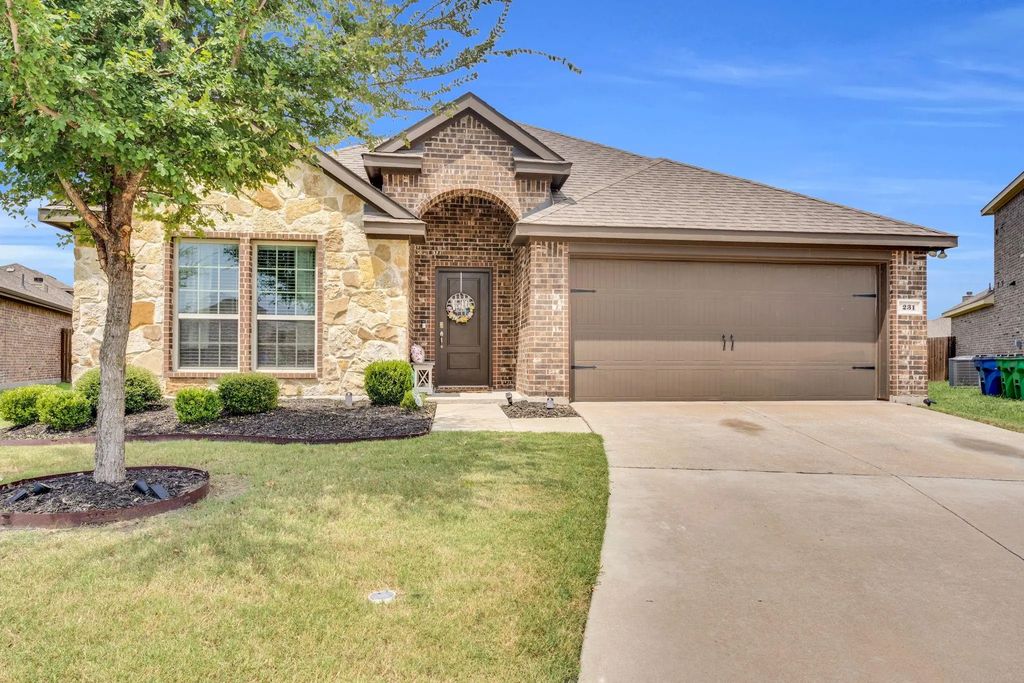 231 Garden Grove Drive, Waxahachie