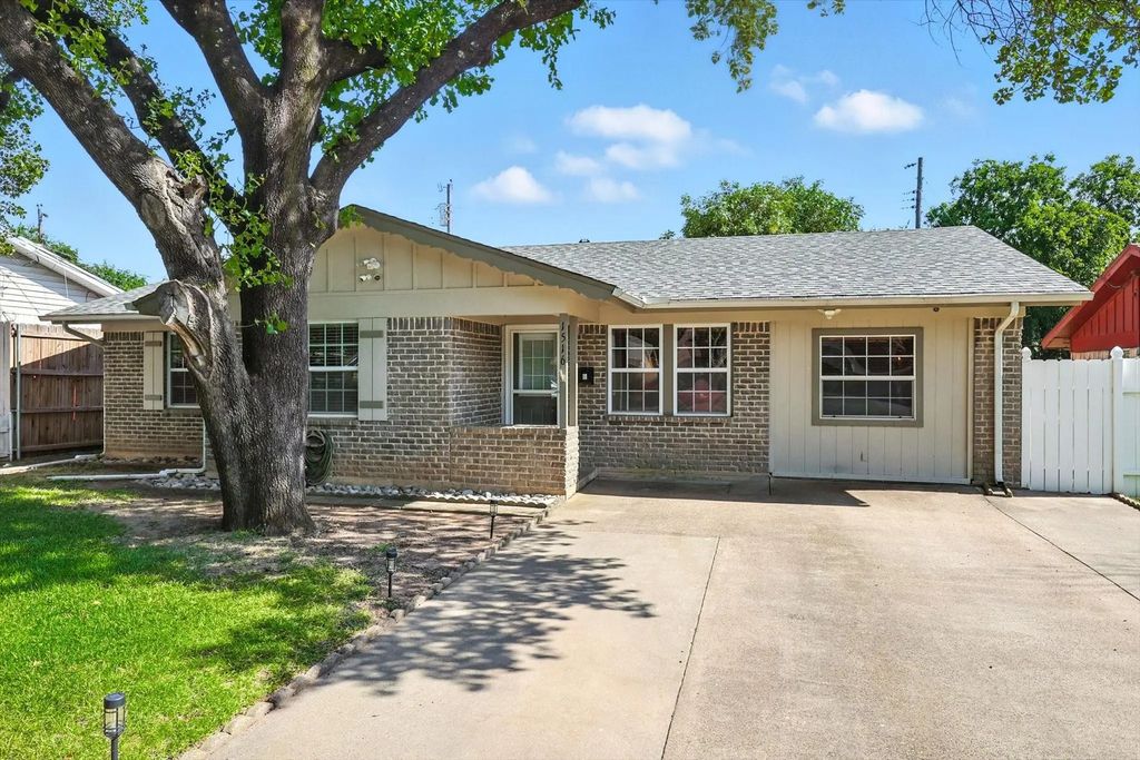 1516 Mosley Drive, Irving