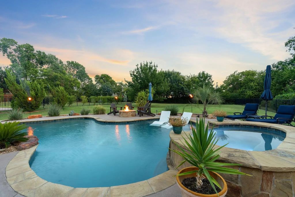 401 Regency Court, Denton