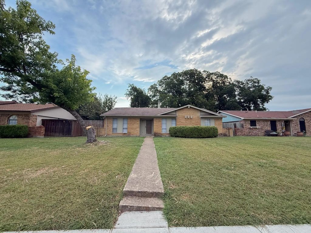 1925 Bosque Drive, Garland