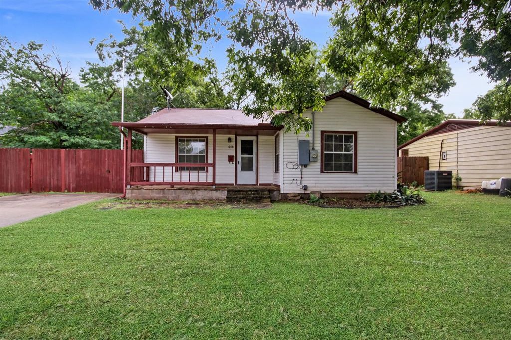 1608 1st Avenue, Mineral Wells