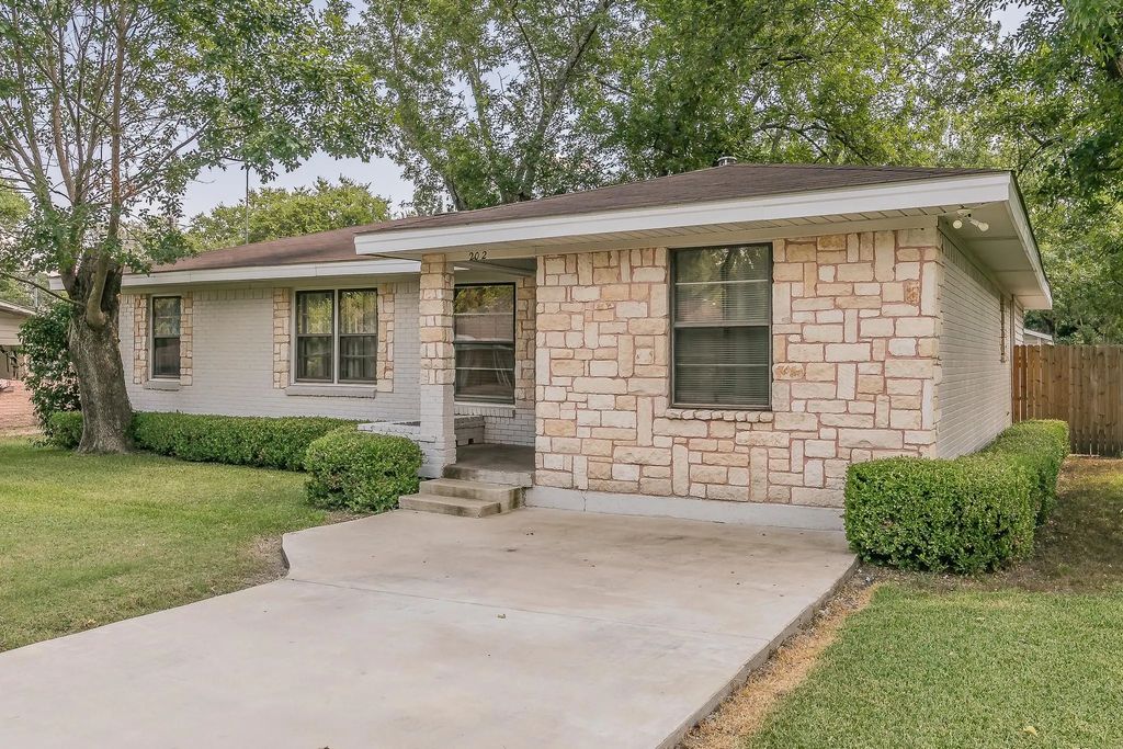 202 E 10th Street, Kaufman