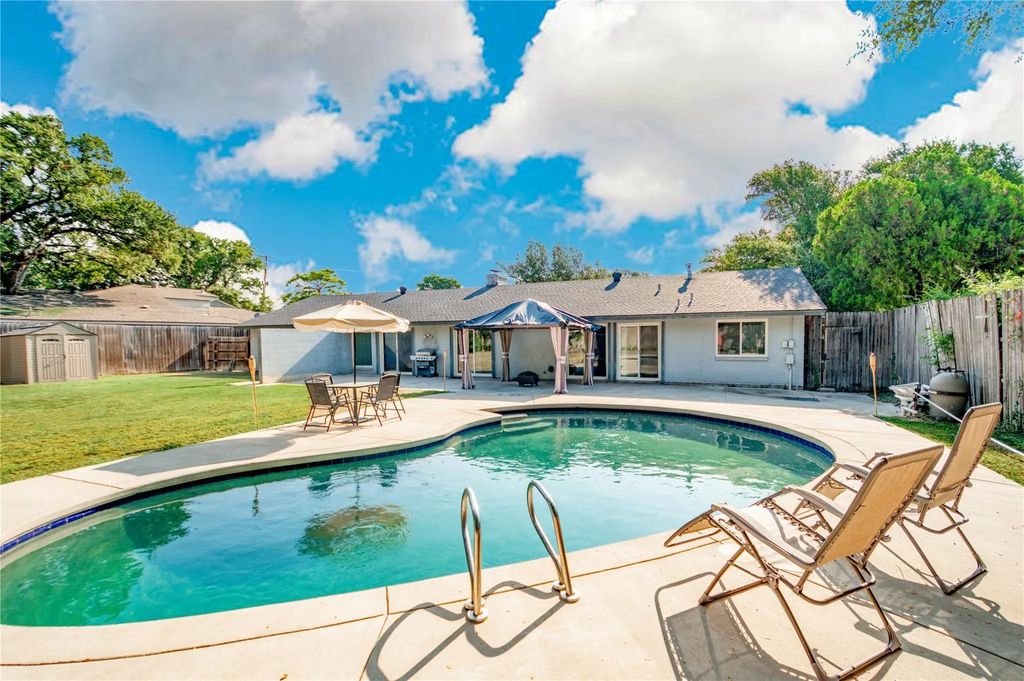1205 N Macarthur Boulevard, Irving