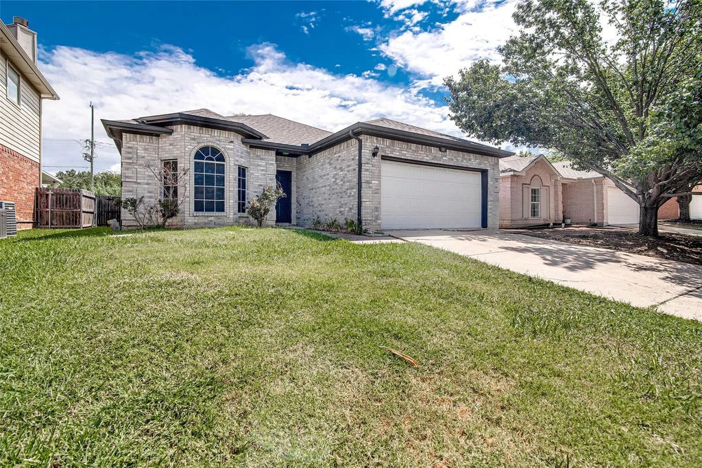 505 Blueberry Hill Lane, Mansfield