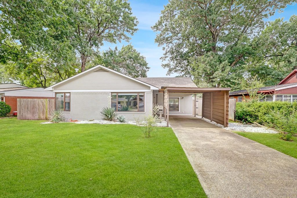 1826 Crest Ridge Drive, Dallas