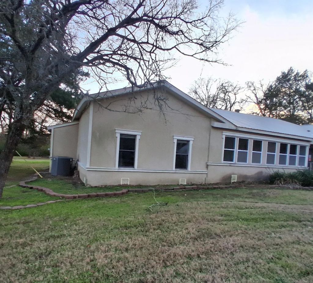 10070 Private Road 2333, Quinlan