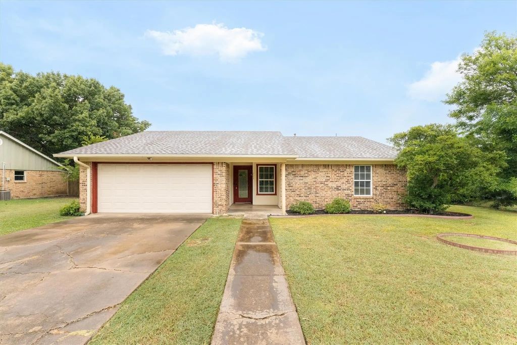223 Diane Drive, Sanger