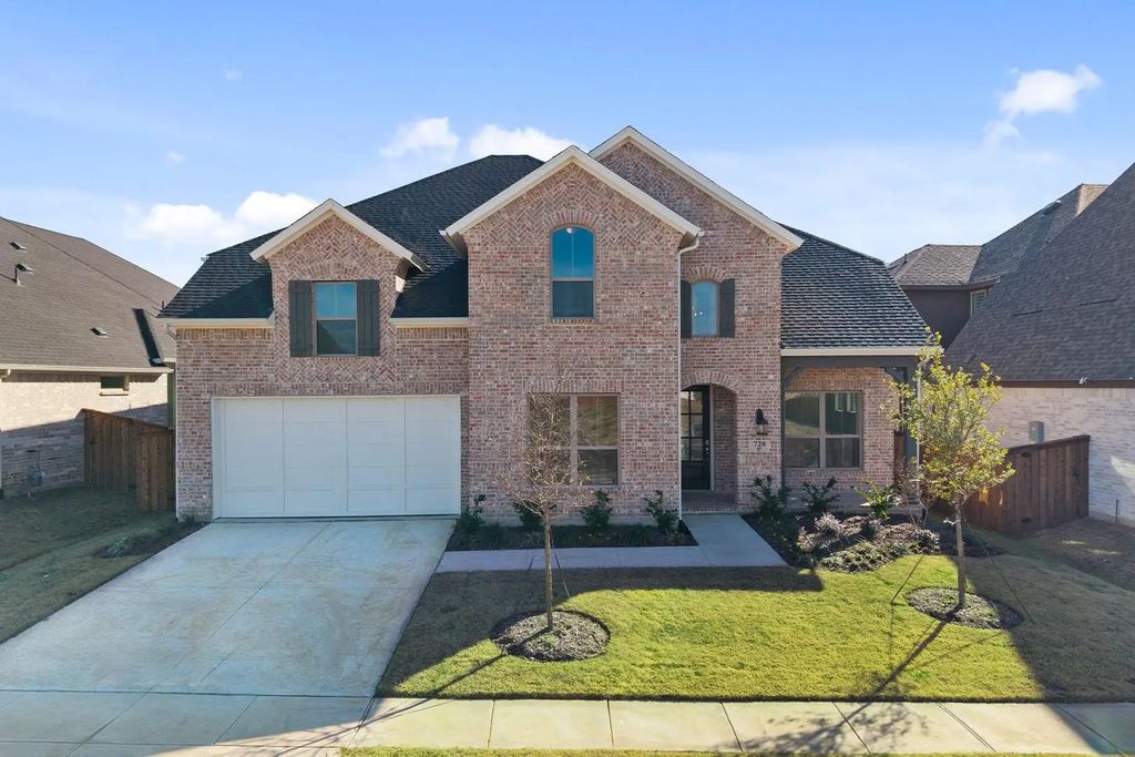728 Bridle Path, Aubrey