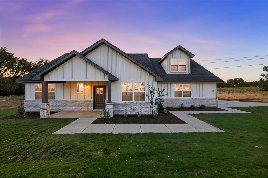 121 Bitsy Court, Boyd